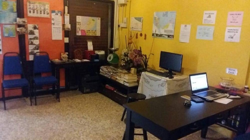 Cocoa Mews Cafe And Guest house George Town